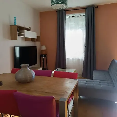 Appartement spacieux à Lézignan-Corbières de 75 m² Apartmán *
